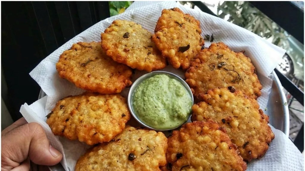 Shravan Recipe: ઉપવાસ દરમિયાન ઘરે બનાવો સાબુદાણા મિક્સ બટાકાના ભજીયા, ખૂબ જ સરળ રેસીપી