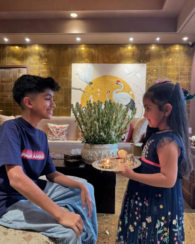 કુન્દ્રાએ ઉમેર્યું કે,'તેણે શેટ્ટીને જણાવ્યું કે તેણે તેમના માટે એક ફ્લેટ ખરીદ્યો છે, અને શિલ્પાને પ્રપોઝ કર્યું. શિલ્પા તેની સાથે લગ્ન કરવા સંમત થઈ ગઈ હતી. તેણે કહ્યું કે "મને કોઈ ફરક પડ્યો નહીં. હું ગમે ત્યાંથી કામ કરી શકું છું તેથી તે મોટી વાત નહોતી. (હવે જ્યારે હું તેના પર પ્રેમમાં પડી ગઈ હતી) તો મારે બધું  કરવું પડ્યું હતું. મેં તેને વચન આપ્યું હતું કે હું તેને ક્યારેય ભારત છોડવા માટે દબાણ નહીં કરું. અમે ફક્ત રજાઓ ગાળવા જઈશું. તે ભારતની છે તેથી અમે અહીં રહીશું.'