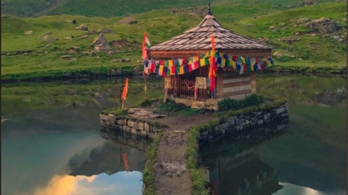 બસ દ્વારા: અહીં આવવાનો શ્રેષ્ઠ વિકલ્પ બસ છે. આમાં, તમને દિલ્હીથી રેકોંગ પીઓ સુધીની સીધી બસ મળે છે. તમને દિલ્હી ISBT થી રેકોંગ માટે બસ મળે છે. HRTC અને વોલ્વો બંને બસો ઉપલબ્ધ છે . જેમાં તમારી મુસાફરી 18 થી 20 કલાક લે છે.(photo- Social media)