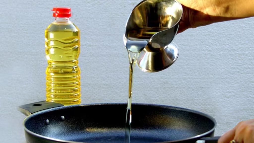 Cooking Oil Reusing Tips | ફરસાણ તળ્યા બાદ વધેલા તેલનો ઉપયોગ કરવાની ટિપ્સ