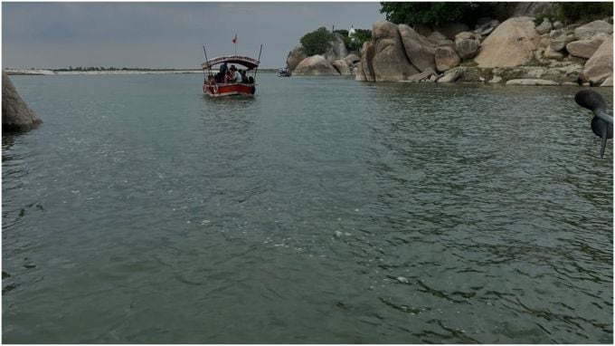ખડક કાપેલા મંદિરમાં સુરક્ષિત રહેશે : સરકાર હવે તે સ્થળને ખડક કાપેલા મંદિર તરીકે સુરક્ષિત જાહેર કરવા જઈ રહી છે. કલા, સંસ્કૃતિ અને યુવા વિભાગની પહેલ પર, આ ટેકરીઓની તપાસ કરવામાં આવશે.(photo credit - Instagram @Bhagalpur_calling)