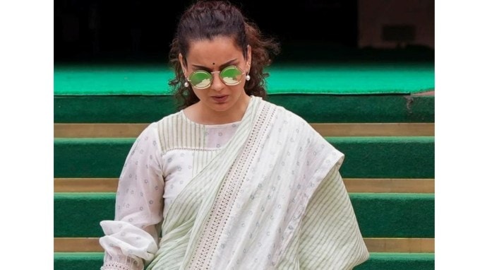 કંગના રનૌતની બેગ વિશે વાત કરીએ તો આ ફ્રેન્ચ લક્ઝરી બ્રાન્ડ હર્મેસની હેન્ડબેગ છે, જેની કિંમત લાખો છે. (Photo: Kangana Updates/X)