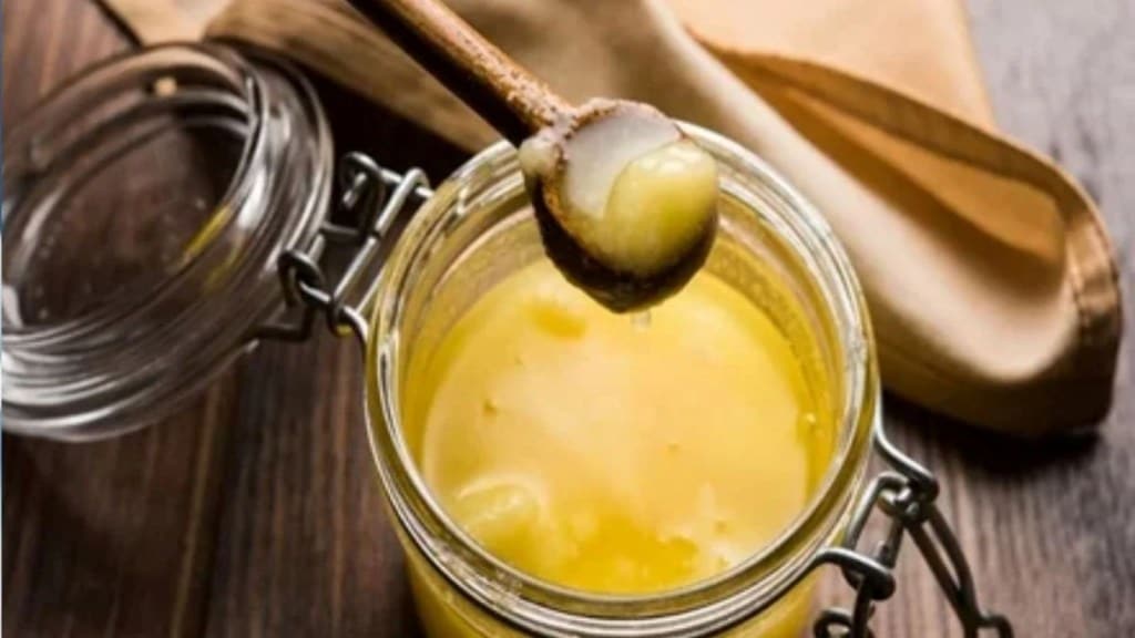ઘી સાથે ક્યારેય ન ખાવી જોઈએ આ 4 વસ્તુઓ, શરીરને ફાયદાને બદલે થશે નુકસાન