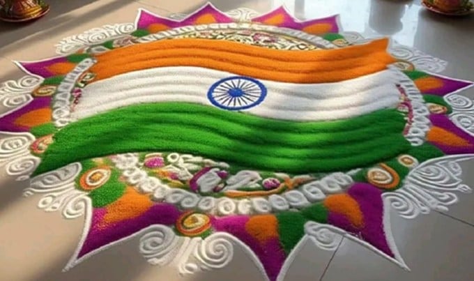 <strong>Independence Day 2025 rangoli designs :</strong> આ વખતે ભારત 15 ઓગસ્ટ પર 79મો સ્વતંત્રતા દિવસ ઉજવવામાં આવશે. દેશભરમાં સ્વતંત્રતા દિવસની ઉજવણીની તૈયારી ચાલી રહી છે. અહીં વિવિધ ડિઝાઇનની કેટલીક અદ્ભુત રંગોળીઓ બતાવી રહ્યા છીએ. (Photo Source: Pinterest)