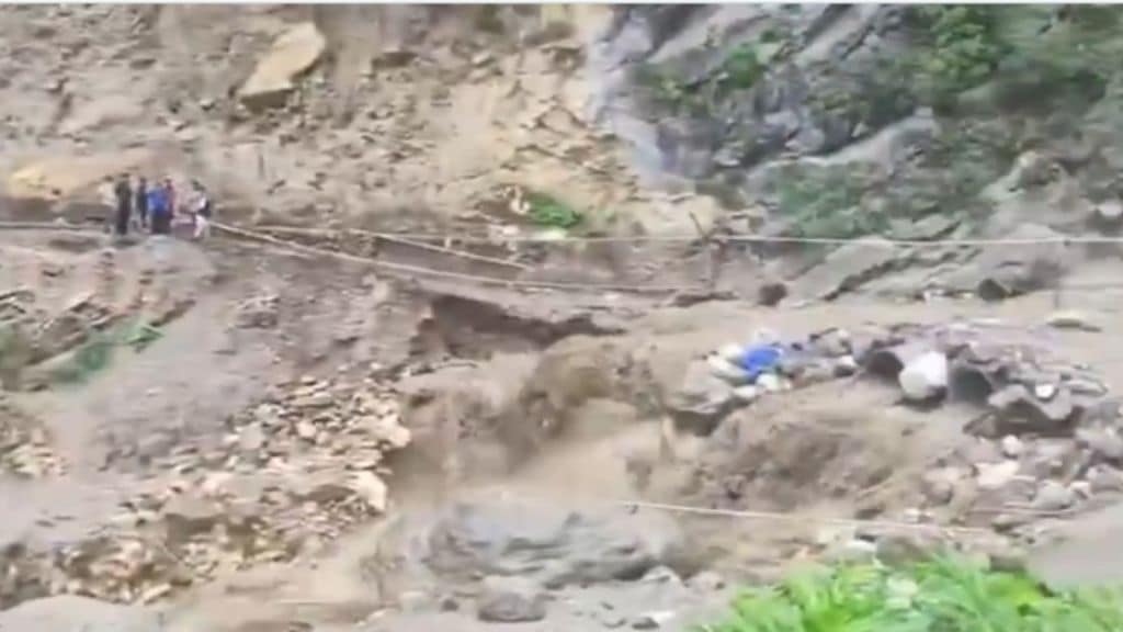 Jammu and Kashmir Cloudburst: જમ્મુ કાશ્મીરના કિશ્તવાડમાં વાદળ ફાટ્યું, 38 લોકોના મોત Jammu and Kashmir Cloudburst: જમ્મુ કાશ્મીરના કિશ્તવાડમાં વાદળ ફાટ્યું, 38 લોકોના મોત