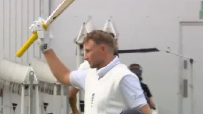 આ સદી સાથે જો રુટ કુમાર સંગાકારાને પાછળ છોડીને ટેસ્ટ ક્રિકેટમાં સૌથી વધુ સદી ફટકારનાર બેટ્સમેનોની યાદીમાં ચોથા નંબર પર આવી ગયો હતો. આ ઉપરાંત તે હોમ ગ્રાઉન્ડ પર ટેસ્ટ ક્રિકેટમાં સૌથી વધુ સદી ફટકારનાર બેટ્સમેન પણ બની ગયો છે. સૌથી ઓછી ઇનિંગમાં 39 ટેસ્ટ સદી ફટકારનાર બેટ્સમેનોની યાદીમાં તે ચોથા ક્રમે આવી ગયો છે.(તસવીર - સોશિયલ મીડિયા)