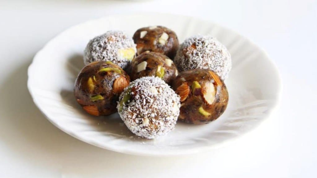 આજે જ બનાવો ખજૂર-કાજુના લાડુ, ડાયાબિટીસ હંમેશા રહેશે કંટ્રોલમાં!