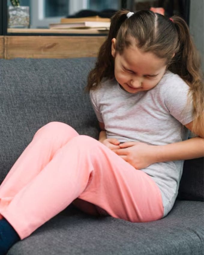 <strong>અજમો અને ગોળનું મિશ્રણ </strong>: જ્યારે અજમો અને ગોળ એકસાથે ખાવામાં આવે છે, ત્યારે તે પેટના કૃમિ દૂર કરવા માટે એક અસરકારક રેસીપી બની જાય છે. તે માત્ર આંતરડાને સાફ કરે છે, પરંતુ બાળકની પાચન શક્તિમાં પણ સુધારો કરે છે.