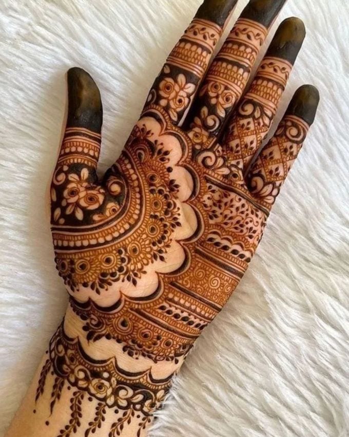 <a href="https://gujarati.indianexpress.com/lifestyle/raksha-bandhan-2025-what-kind-of-rakhi-should-not-be-tied-on-brother-hand-rp/411489/" data-type="link" data-id="https://gujarati.indianexpress.com/lifestyle/raksha-bandhan-2025-what-kind-of-rakhi-should-not-be-tied-on-brother-hand-rp/411489/">રક્ષાબંધન</a>નો તહેવાર ભાઈ-બહેનના સંબંધને વધુ ખાસ બનાવે છે. આ દિવસે, બહેનો પોતાના ભાઈના કાંડા પર રાખડી બાંધીને તેમના લાંબા આયુષ્ય માટે પ્રાર્થના કરે છે. 