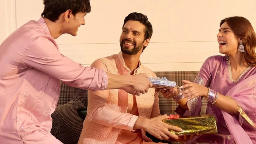 Raksha Bandhan 2025 : રક્ષાબંધન પર બહેનને આપો આ ખાસ ગિફ્ટ, આખું વર્ષ તમને યાદ કરશે Raksha Bandhan 2025 : રક્ષાબંધન પર બહેનને આપો આ ખાસ ગિફ્ટ, આખું વર્ષ તમને યાદ કરશે