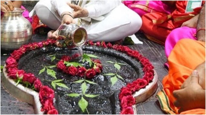 કેવી રીતે પહોંચવું:<br>રેલ્વે સ્ટેશન: દેવઘર જંકશન (5 કિમી)<br>હવાઈ મથક: દેવઘર એરપોર્ટ (8 કિમી)<br>જો તમે સ્ટેશન અથવા એરપોર્ટથી આવી રહ્યા છો, તો ટેક્સી, ઓટો અને સ્થાનિક વાહનો બંનેથી મંદિર પરિસરમાં સરળતાથી (photo-X)