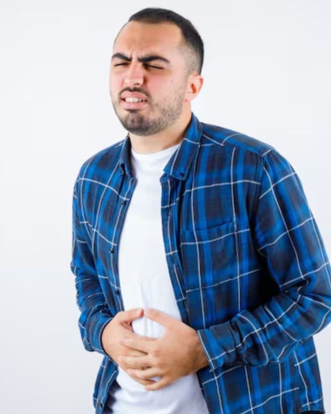 આજકાલ ખરાબ લાઇફસ્ટાઇલ અને ખાવાની આદતોને કારણે ઘણી બીમારીઓનું જોખમ ઝડપથી વધી ગયું છે. પેટ સંબંધિત ઘણી સમસ્યાઓ પણ સામાન્ય બની રહી છે. ઘણા લોકો કબજિયાત, અપચો, એસિડિટી અને બીજી ઘણી સમસ્યાઓથી પીડાય છે. આવી સ્થિતિમાં ફક્ત એક યોગ કરીને પેટ સંબંધિત ઘણી સમસ્યાઓ દૂર કરી શકાય છે.