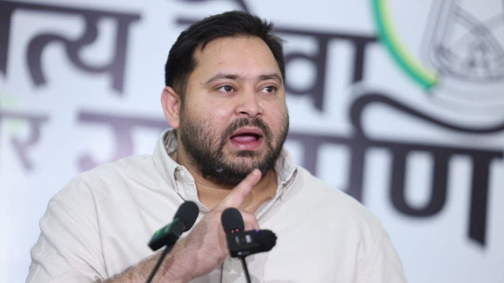Bihar Election : તેજસ્વી યાદવે દરેક પરિવારના એક સભ્યને સરકારી નોકરી આપવાનું આપ્યું વચન