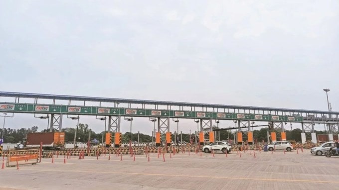 <strong>Toll Tax in India :</strong> કોઈપણ દેશને ઝડપથી વિકાસ માટે એક સારા અને મોટા રોડ નેટવર્કની જરૂર હોય છે. હાલમાં ભારતમાં નવા નેશનલ હાઇવે અને એક્સપ્રેસ વે ઝડપથી બની રહ્યા છે. (Photo: Indian Express)