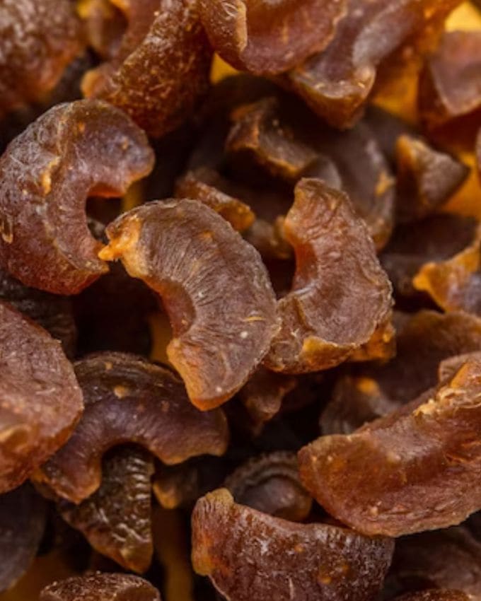 <strong>આમળા કેન્ડી</strong> : જો તમારા બાળકો આમળા ખાઈ શકતા નથી, તો તમે તેમના માટે આમળાની કેન્ડી બનાવી શકો છો. આમળાની કેન્ડી બાળકો અને પુખ્ત વયના બંનેને ગમે છે. તેને સૂકવીને અને ખાંડ અથવા મધ સાથે ભેળવીને બનાવવામાં આવે છે.