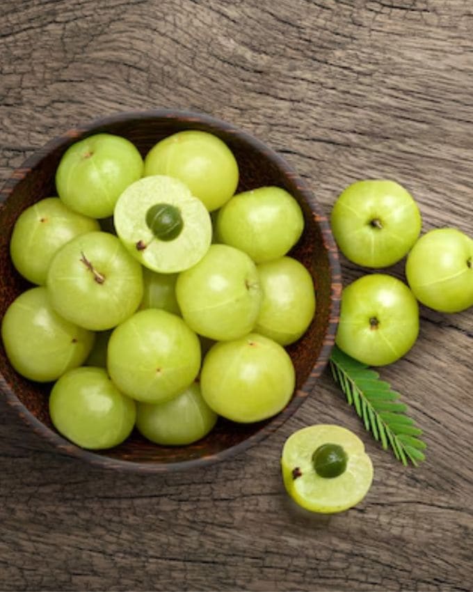 <strong>આમળાનું અથાણું :</strong> તમે ઘરે સરળતાથી આમળાનું અથાણું બનાવી શકો છો. તે સરસવના તેલ અને મસાલાઓ સાથે સરળતાથી તૈયાર કરી શકાય છે.