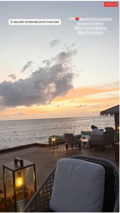 અનન્યા પાંડેએ માલદીવમાં પોતાની સુંદર સાંજની એક ઝલક શેર કરી છે, જ્યાં તે એક સુંદર દૃશ્ય વચ્ચે બેઠી છે અને તેણે પોસ્ટ સાથે એક દિલ વાળું ઇમોજી પણ લખ્યું છે "ઉફ્ફ." (Photo: Ananya Panday/Instagram)