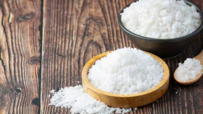 <strong>How to Use Camphor For Mosquito </strong>: વરસાદની ઋતુમાં મચ્છરોનો ત્રાસ ઘણો વધી જાય છે. આ ઋતુમાં સાંજ થતા જ ઘરોમાં મચ્છરોની સંખ્યા ઘણી વધી જાય છે, જેના કારણે ડેન્ગ્યુ અને મેલેરિયાનું જોખમ પણ ઘણું વધી જાય છે. (Photo Source: Freepik)