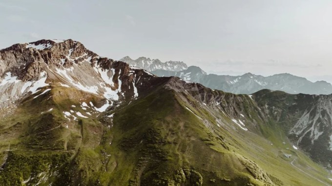 આ નાના દેશમાં કોઈ આંતરરાષ્ટ્રીય ફ્લાઇટ સેવા નથી. અહીં એરપોર્ટ પણ નથી. (Photo Source: Pexels)