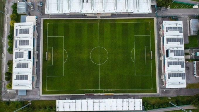 અહીંના નાગરિકો એટલા સમૃદ્ધ છે કે ઘણા લોકોને કામ કરવાની પણ જરૂર નથી. લોકો પોતાની પસંદગી અને શોખ અનુસાર પોતાનું જીવન જીવે છે. કર દર ખૂબ ઓછા છે અને અહીંની સમૃદ્ધિનો દેખાડો કરવાને બદલે શાંતિથી જીવવામાં આવે છે. (Photo Source: Pexels)