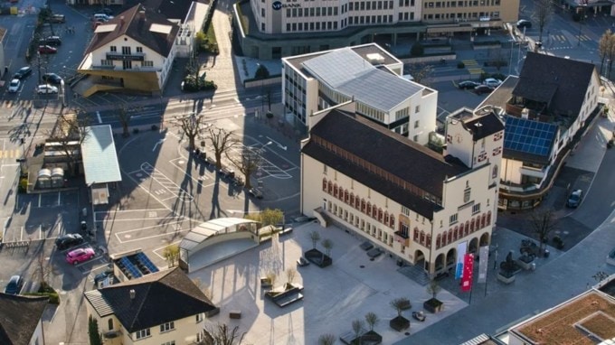 આખા દેશમાં પોલીસકર્મીઓની સંખ્યા 100 થી ઓછી છે. બધા અધિકારીઓ નાના હથિયારોથી સજ્જ છે. (Photo Source: Pexels)