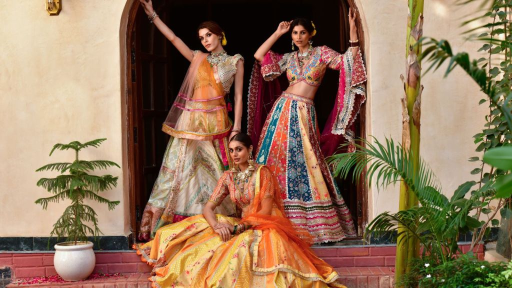 Navratri 2025 Outfit Ideas | નવરાત્રીના પહેલા દિવસે કેવી ચણીયા ચોળી પહેરશો? આ વખતે આ આઉટફિટ ટ્રેન્ડમાં