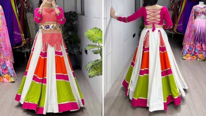 <strong>Navratri 2025 Fashion Trends</strong><br>મલ્ટી કલર ચણિયા સાથે કચ્છી વર્ક વાળું સ્લીવલેસ ટોપ એકદમ યુનિક લુક આપે છે. આ ફ્યુઝન ટ્રેડિશનલ ડ્રેસમાં લાઇટ ઓક્સોડાઇઝ જ્વેલરી સારી દેખાશે. (Photo: radha.fashion.__)