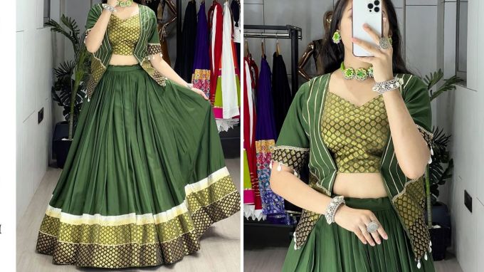 <strong>Navratri 2025 Fashion Trends</strong><br>હાલ નવરાત્રીમાં પરંપરાગત રંગોના બદલે ઇંગ્લીશ કલરના ટ્રેડિશનલ આઉટફિટની ફેશન છે. ડાર્ક મહેંદી ગ્રીન કલરના ચણિયામાં બ્રોકેટ ફ્રેબિકની ટ્રિપલ કિનારી છે. તો ટુ પીસ ટોપમાં કિનારીના મેચિંગ બ્રોકેટ ફેબ્રિકમાં બ્રાઉલ અને ઉપર લોંગ કોટ છે. આ આઉટફિટ બહુ જ યુનિક લાગે છે. (Photo: draped_in_style_)