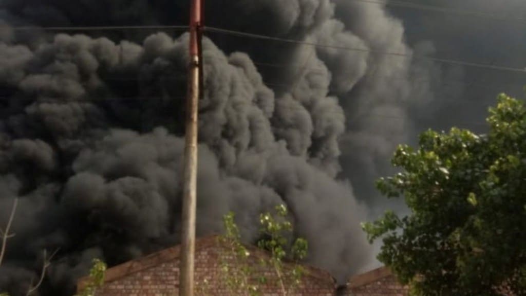 મહેસાણા નજીક આવેલા ખાતર પ્લાન્ટમાં ભીષણ આગ, 2 કામદારોના મોત; બે ઘાયલ