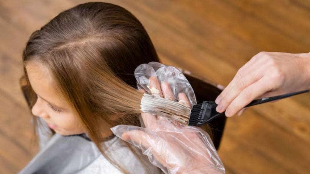 Herbal Natural Hair Dye | રસોડામાં મુઠ્ઠીભર મેથીના દાણા છે? તો આ રીતે ઘરેજ બનાવો હર્બલ નેચરલ હેર ડા, સફેદ વાળ નહિ દેખાય! Herbal Natural Hair Dye | રસોડામાં મુઠ્ઠીભર મેથીના દાણા છે? તો આ રીતે ઘરેજ બનાવો હર્બલ નેચરલ હેર ડા, સફેદ વાળ નહિ દેખાય!