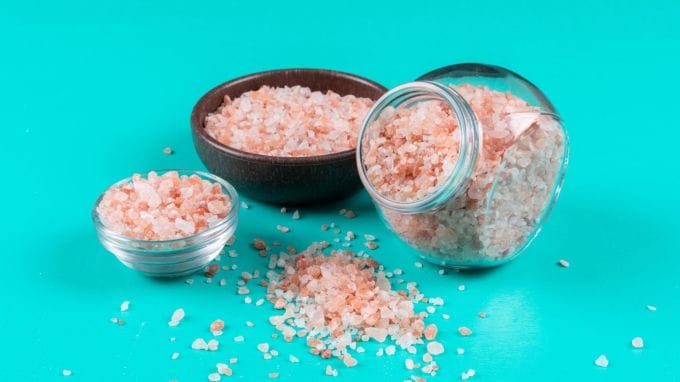<strong>Korean Bamboo Salt Price : કોરિયન બાંબુ મીઠુંની કિંમત</strong><br>ભારતમાં કોરિયન વાંસ મીઠુંની કિંમત લગભગ ₹30,000 થી ₹35,000 પ્રતિ કિલો છે. આંતરરાષ્ટ્રીય બજારમાં, તે લગભગ 347 થી 400 ડોલર પ્રતિ કિલોમાં વેચાય છે. (Photo: Social Media)