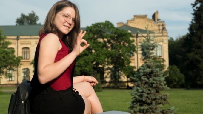 ગૃહ મંત્રાલયના ડેટા અનુસાર ગયા વર્ષે બ્રિટનમાં આવા 16 હજાર લોકોએ આશ્રય માટે અરજી કરી હતી, જેઓ અભ્યાસ કરવા માટે વિદ્યાર્થી વિઝા પર દેશમાં આવ્યા હતા. આ 2020 ની સરખામણીમાં છ ગણું છે.(photo-freepik)