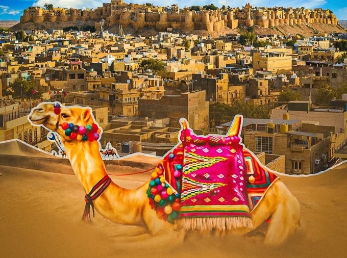 <strong>Diwali Vacation Destinations in Rajasthan : રાજસ્થાનમાં દિવાળી વેકેશનમાં ફરવાલાયક સ્થળો</strong><br>દિવાળી વેકેશનમાં મોટાભાગના લોકો ફરવા જાય છે. ગુજરાતના લોકો ફરવાના બહુ શોખિીન હોય છે. શું તમે આ વખતે દિવાળીમાં ફરવા જવાનો પ્લાન બનાવી રહ્યા છો? જો આ આર્ટીકલ તમને મદદરૂપ થશે. અહીં દિવાળી વેકેશનમાં ફરવા લાયક રાજસ્થાનના પ્રખ્યાત 5 સ્થળો વિશે જાણકારી આપી છે. રાજસ્થાન ગુજરાત નજીક હોવાથી ટ્રાવેલિંગનો સમય અને પૈસ પણ બચાવી શકાય છે. (Photo: Rajasthan Tourism)