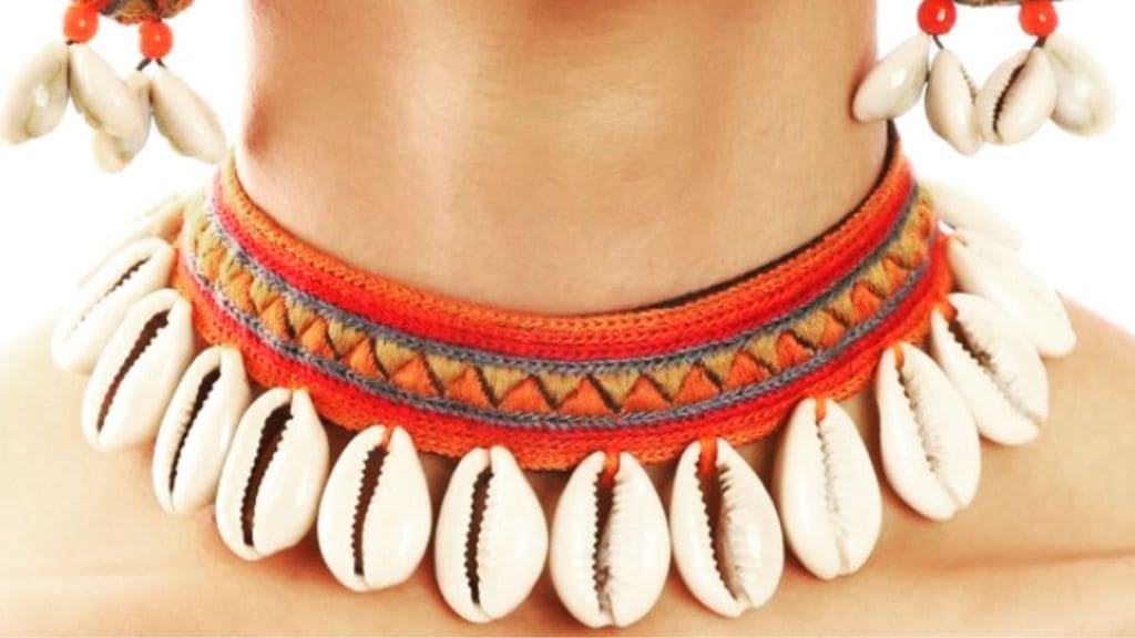 Navratri 2025 | નવરાત્રીમાં ચણિયાચોળી પર પહેરો કોડીની જ્વેલરી, યુનિક ટચ બધા વખાણશે