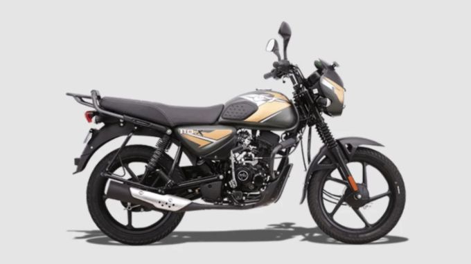 <strong>Bajaj CT 110X : પાવરફુલ પર્ફોર્મન્સ અને 70 કિમી પ્રતિ લિટર માઇલેજ</strong><br>બજાજ સીટી 110 એક્સ બાઈકની કિંમત 70,176 રૂપિયા (એક્સ-શોરૂમ) છે. તેમાં 115 સીસી સિંગલ સિલિન્ડર એન્જિન આપ્યું છે, જે 8.48 એચપી પાવર અને 9.81 એનએમ ટોર્ક જનરેટ કરે છે. ફોર-સ્પીડ ગિયરબોક્સ સાથે જોડાયેલી આ બાઇક રફ રસ્તાઓ પર પણ આરામદાયક સવારી પ્રદાન કરે છે. તેની માઇલેજ 70 કિમી પ્રતિલિટર છે, જે ARAI દ્વારા પ્રમાણિત છે. (Photo: Bajaj)