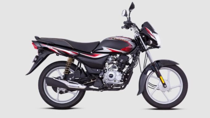 <strong>Bajaj Platina 100 : બજાજ પ્લેટિના 100, આરામદાયક મુસાફરી અને માઇલેજ 75 kmpl સુધી</strong><br>બજાજ પ્લેટિના 100 ભારતની સૌથી લોકપ્રિય માઇલેજ બાઇક માનવામાં આવે છે. તેની કિંમત 66,053 રૂપિયા (એક્સ-શોરૂમ) છે. તે 102 સીસી એન્જિન દ્વારા સંચાલિત છે જે 7.9 પીએસ પાવર અને 8.34 એનએમ ટોર્ક ઉત્પન્ન કરે છે. બાઇકની માઇલેજ 70-75 કિમી પ્રતિ લિટર સુધી છે. તેનું લો-વાઇબ્રેશન એન્જિન અને સોફ્ટ સીટ તેને લાંબી મુસાફરી માટે આરામદાયક બનાવે છે. (Photo : Bajaj)