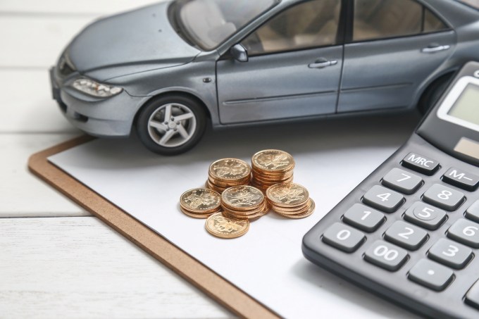 <strong>Union Bank Car Loan : યુનિયન બેંક કાર લોન</strong><br>યુનિયન બેંક ઓફ ઈન્ડિયાની કાર લોનના વ્યાજદર 7.80% થી 9.70% સુધી છે. 5 લાખ રૂપિયાની 5 વર્ષ મુદ્દતની કાર લોન પર માસિક EMI 10,090 થી 10,550 રૂપિયા રહેશે. ફેસ્ટિવલ ઓફરમાં લોન પ્રોસેસિંગ ફીમાં છુટ આપી છે. (Photo: Freepik)