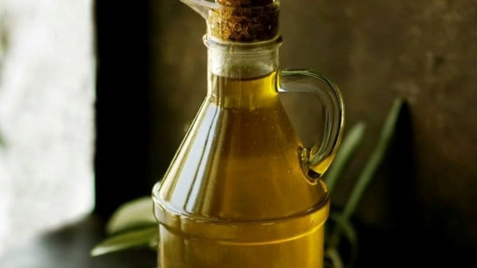 ધનતેરસ પર તેલ ખરીદવું અશુભ માનવામાં આવે છે. (Photo: Pexels)