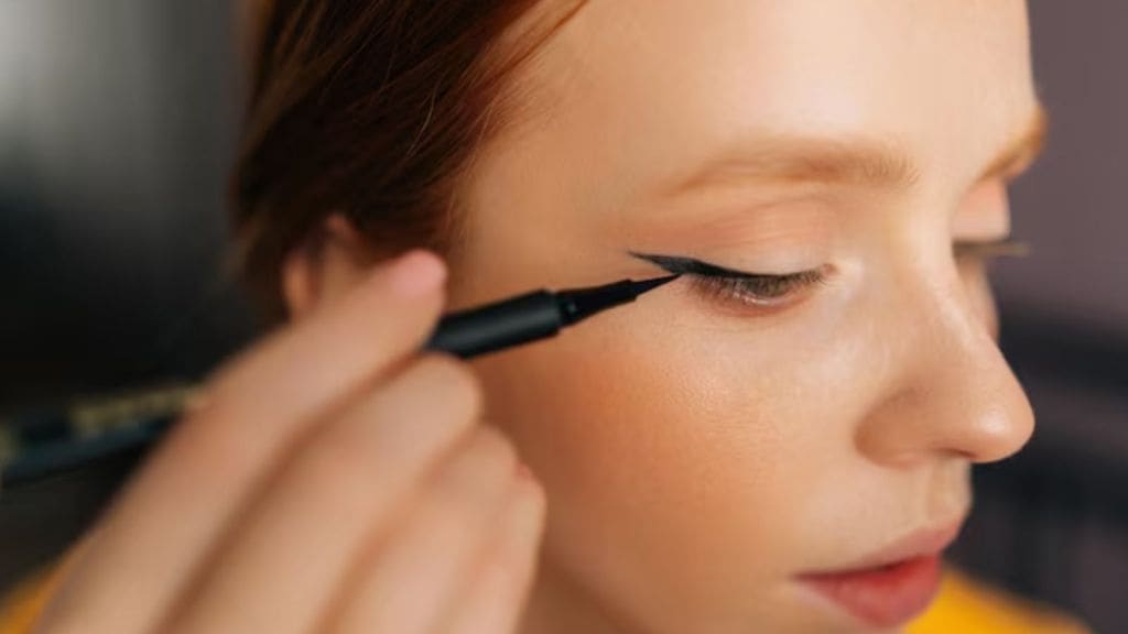 Eyeliner Makeup | આંખોની સુધરતાં વધારશે આ આઈલાઈનર મેકઅપ ટિપ્સ, કેવી રીતે કરશો?