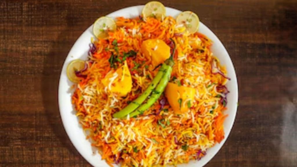 બદલાતી મોસમમાં કંઈક અલગ અને ચટાકેદાર ખાવાની ઈચ્છા છે? દમ આલુ પુલાવ બનાવો બદલાતી મોસમમાં કંઈક અલગ અને ચટાકેદાર ખાવાની ઈચ્છા છે? દમ આલુ પુલાવ બનાવો