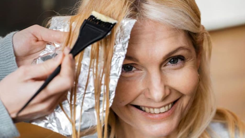 Hair Care Tips | નેચરલ હર્બલ ડુંગળી હેરડાય, સફેદ વાળ ઢાંકવા માટે ઘરેલુ અને સસ્તો ઉપાય