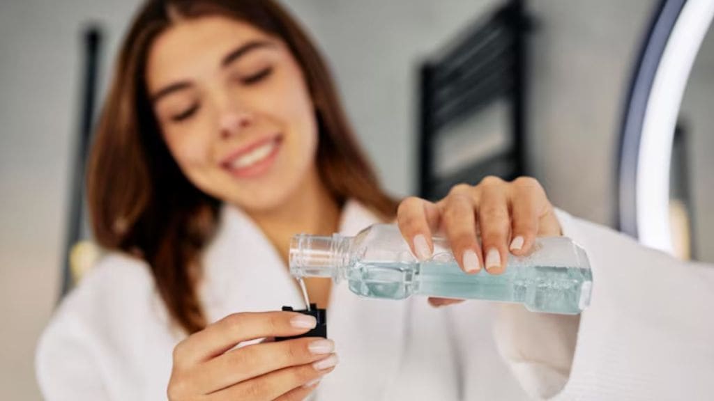 Oil Pulling | દાંતનો સડો દૂર કરવા માટે અઠવાડિયામાં કેટલી વાર ઓઇલ પુલિંગ કરવું જોઈએ? એક્સપર્ટ શું કહે છે?