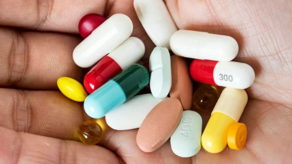 લાલ, વાદળી, પીળો, કે ગુલાબી કલર દવાઓમાં કેમ જોવા મળે છે? તેની પાછળનું શું છે રહસ્ય? લાલ, વાદળી, પીળો, કે ગુલાબી કલર દવાઓમાં કેમ જોવા મળે છે? તેની પાછળનું શું છે રહસ્ય?