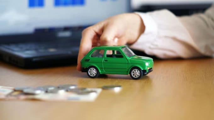 <strong>Canara Bank Car Loan Offer : કેનેરા બેંક કાર લોન</strong><br>કેનેરા બેંક 7.70% થી 11.70% સુધીના વ્યાજદર પર કાર લોન ઓફર કરી રહી છે. 5 લાખ રૂપિયાની કાર લોન પર માસિક EMI હપ્તો 10,067 થી 11,047 રૂપિયાની વચ્ચે રહેશે. પ્રોસેસિંગ ફી 0.25 એટલે કે 1,000 થી 5,000 રૂપિયા સુધી રહી શકે છે. (Photo: Freepik)