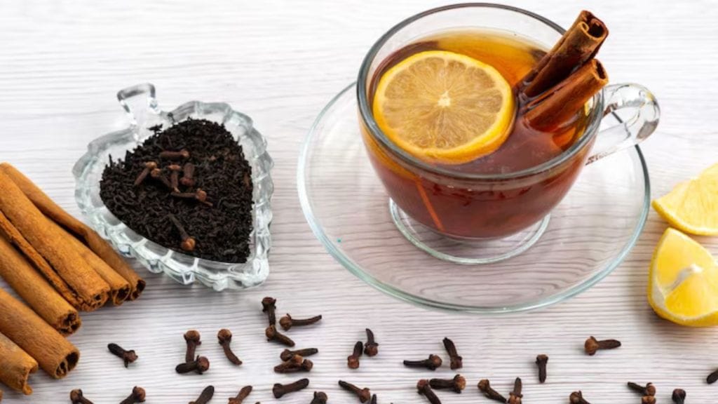 Clove Water | રાત્રે લવિંગનું પાણી કેમ પીવું જોઈએ?