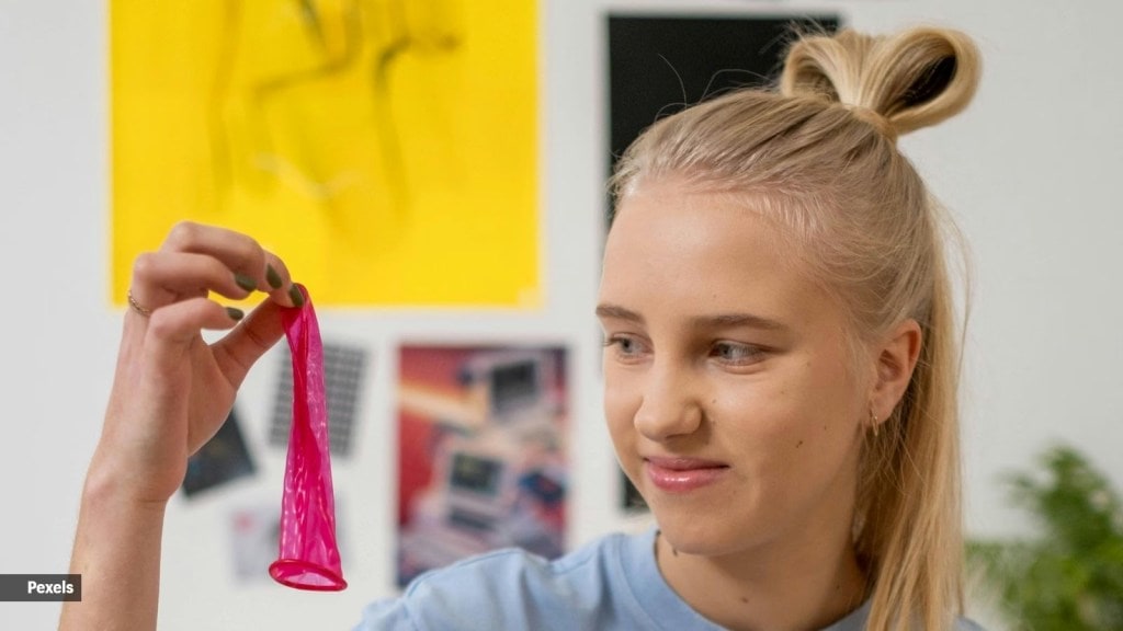 વપરાયેલા કોન્ડોમને ફેંકતા પહેલા તેનો ખુલ્લો છેડો બાંધવો શા માટે મહત્વપૂર્ણ છે? જાણો