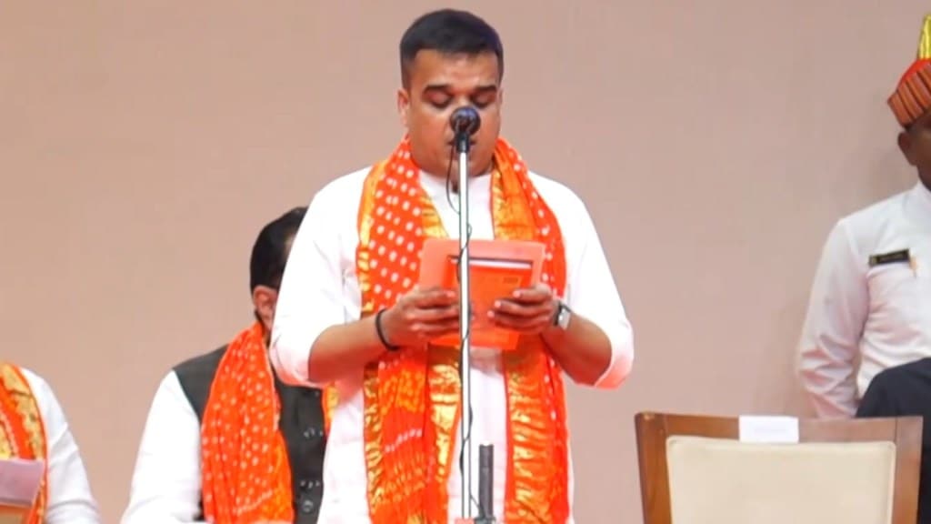 Gujarat New Cabinet : હર્ષ સંઘવી બન્યા નાયબ મુખ્યમંત્રી, જાણો રાજકીય કારકિર્દી અને પ્રોફાઇલ