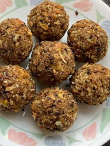 શિયાળાની ઋતુમાં સ્વાદિષ્ટ ગુંદરના લાડુ બનાવવાની સરળ રીત, સ્વસ્થ રહેશો !