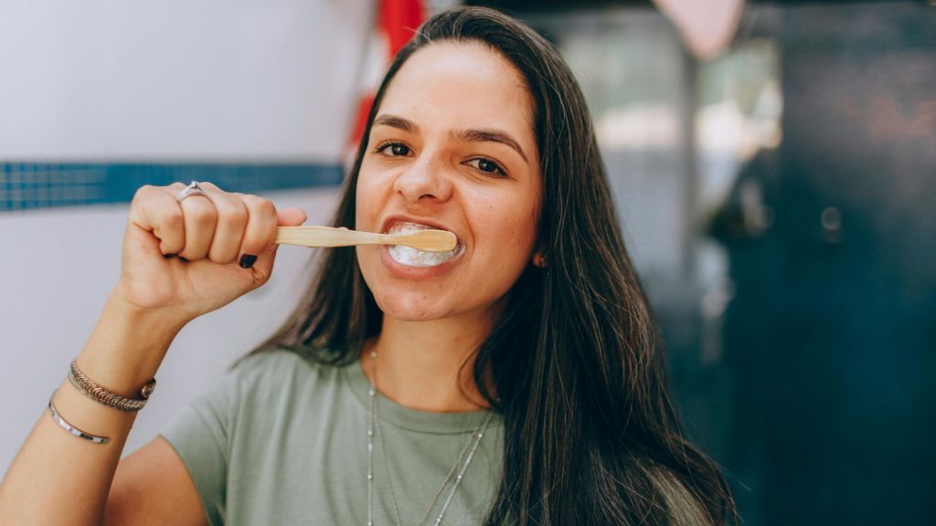 સૂતા પહેલા બ્રશ કરવું જોઈએ કે નહિ? હૃદયના સ્વાસ્થ્ય પર કેવી થાય અસર? એક્સપર્ટ શું કહે છે? સૂતા પહેલા બ્રશ કરવું જોઈએ કે નહિ? હૃદયના સ્વાસ્થ્ય પર કેવી થાય અસર? એક્સપર્ટ શું કહે છે?