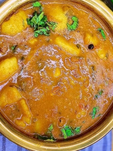 શિયાળામાં બનાવો બટાકાનું ટેસ્ટી અને તીખું રસાવાળું શાક